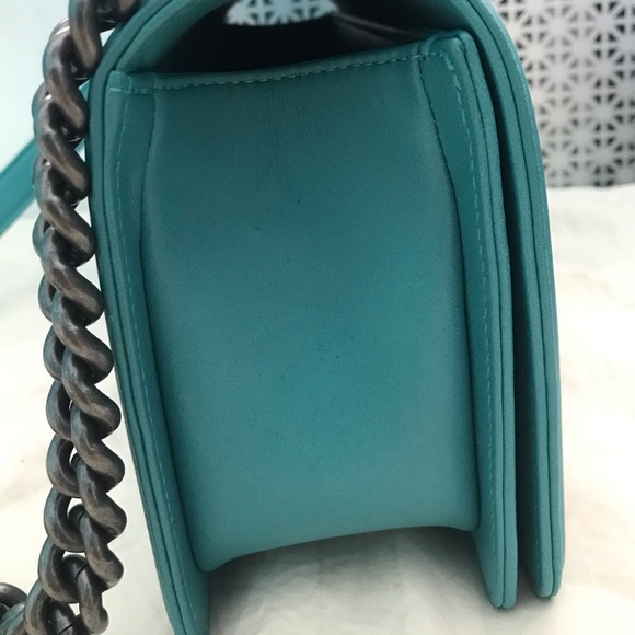 SOLD - Chanel Old Medium Boy - Picture 10 of 11